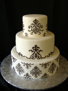 damask pattern wedding cake
